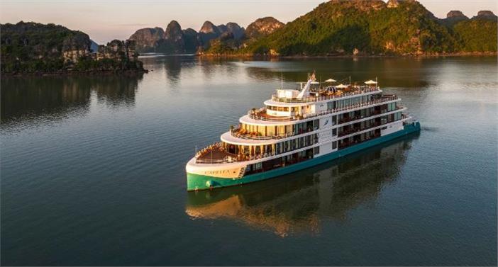 Du thuyền Capella Lan Hạ